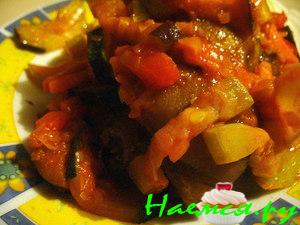 Свиные ножки с овощами