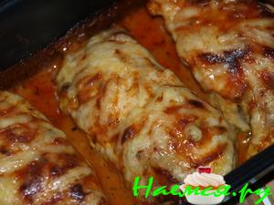 Куриные рулетики пряные под соусом