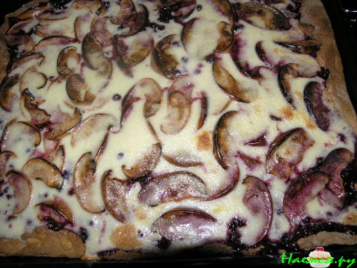 Пирог брусничный с яблоками и бананом