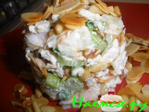 Салат с креветками с вкусным соусом