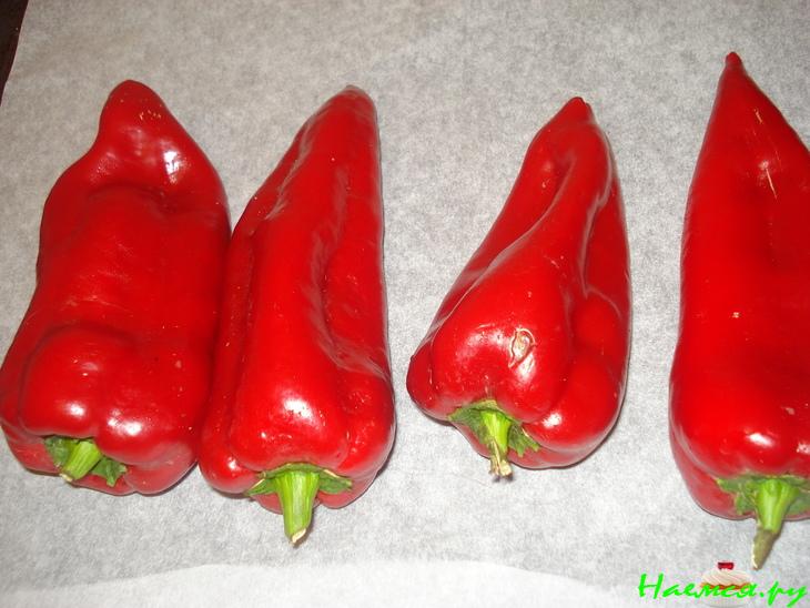 Котлеты с копчёным сыром и соусом из сладкого перца Котлеты с копчёным сыром и соусом из сладкого перца