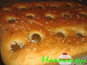 Фокачча с оливками и тимьяном