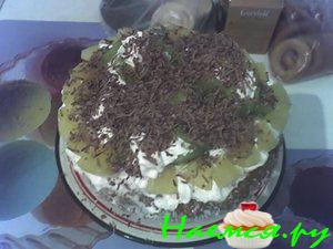 Слоеный торт с фруктами