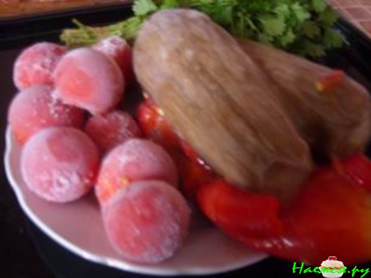 Баклажанная икра с перцем, луком и томатами