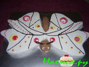 Торт бисквитный "Бабочка", украшенный мастикой