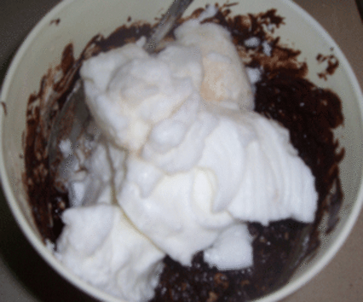 Миндальный пирог в шоколадной глазури