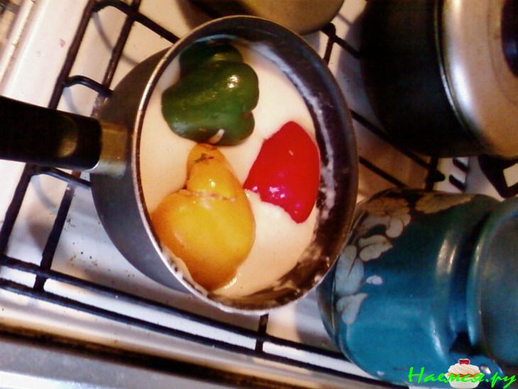 Перцы сладкие, фаршированные, в соусе &laquo;Бешамель&raquo;