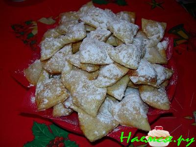 Бантики из слоеного теста