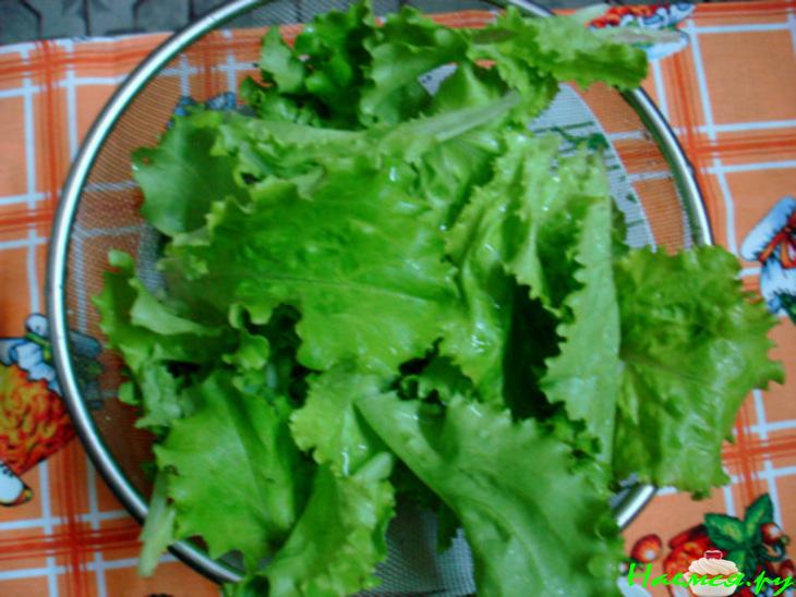 Зеленый салат со сметаной