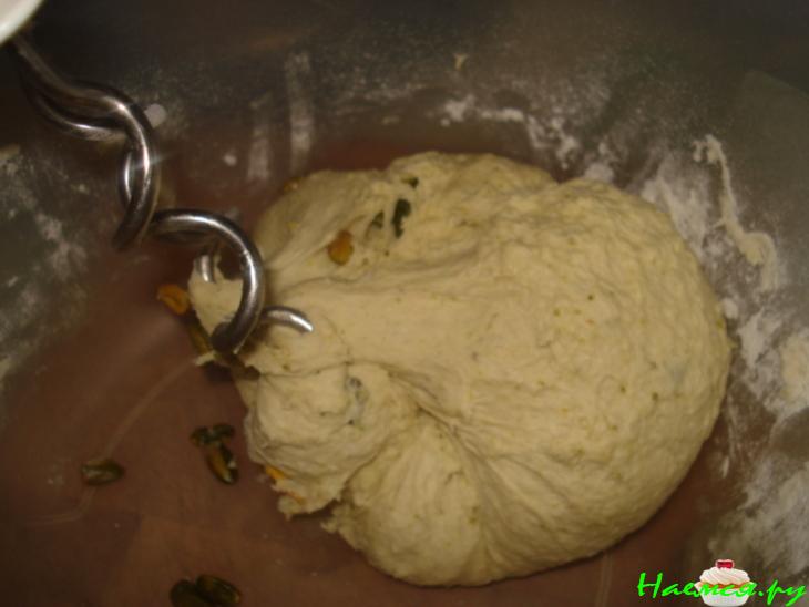 Хлебушек с фисташками к завтраку "Глазки крокодила"