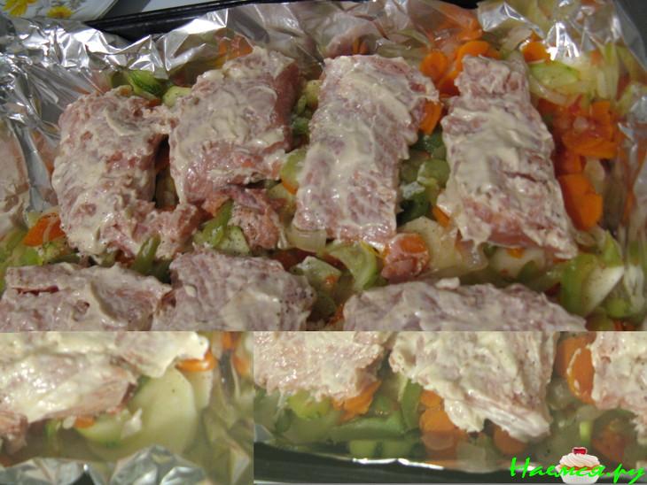 Лосось в горчично-майонезном соусе запечённый с овощами