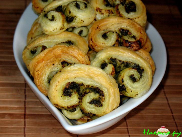 Тёплая закуска: "Свиные ушки" с песто