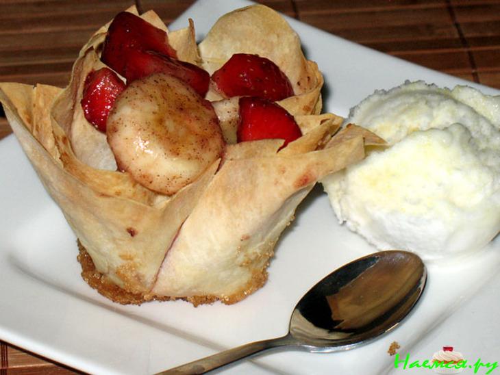 Клубнично-банановые корзинки с лимонным сорбе Клубнично-банановые корзинки с лимонным сорбе