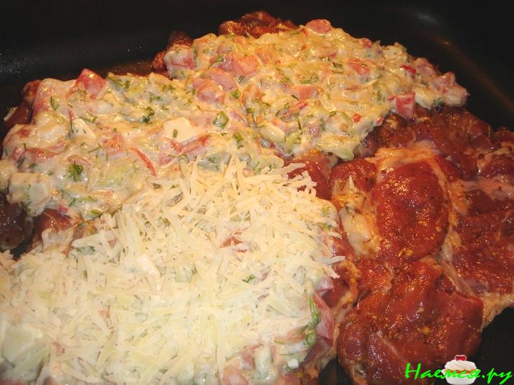 Отбивная под сочной овощной щубкой Отбивная под сочной овощной щубкой