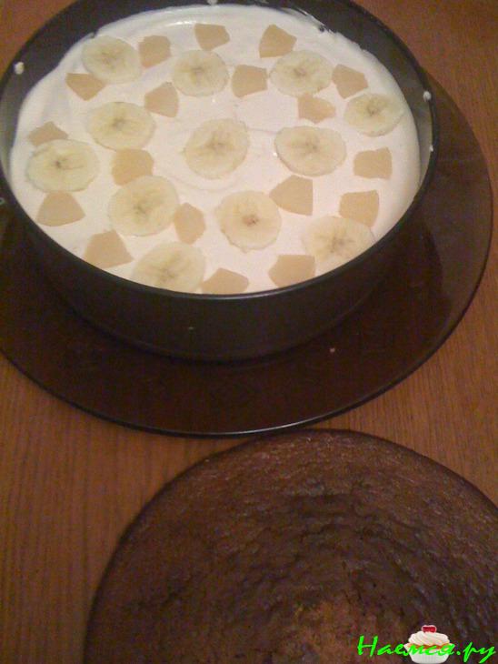 Торт бисквитный с фруктами и творожным кремом