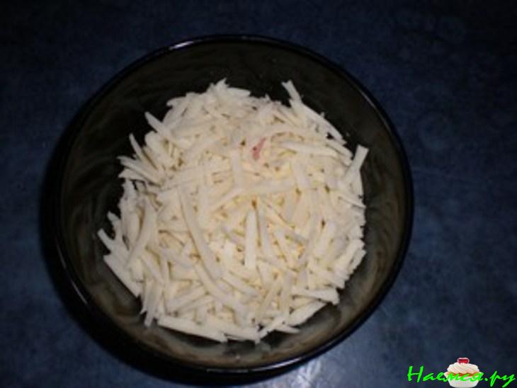 Картофельные котлетки с сосисками и сыром Картофельные котлетки с сосисками и сыром