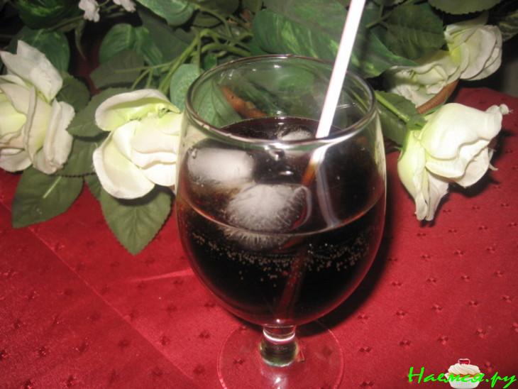 Коктейль 'Черное яблоко'