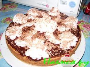 Торт "Бисквитный", украшенный воздушным рисом