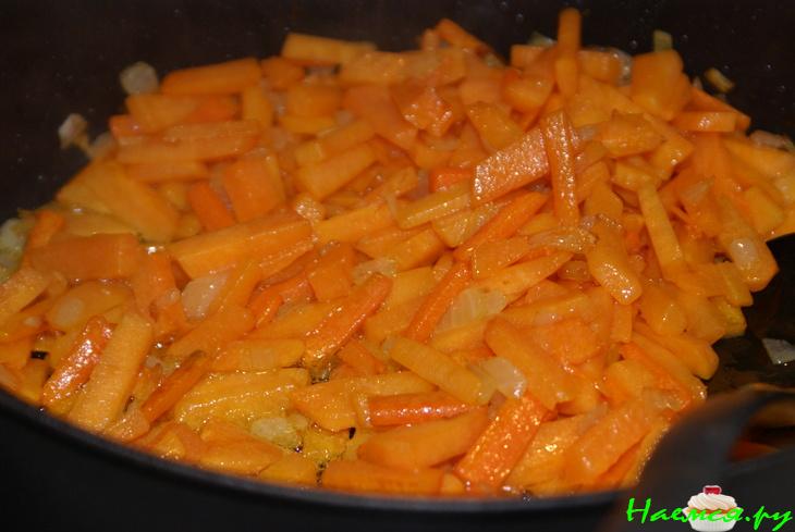 Плов из коричневого риса с тыквой, курагой и изюмом Плов из коричневого риса с тыквой, курагой и изюмом