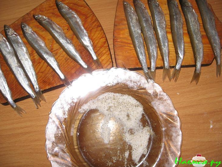 Рогалики с корюшкой