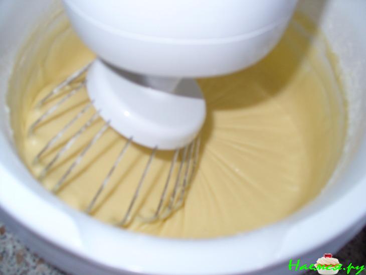 Пирог с персиками и сливами&nbsp; 