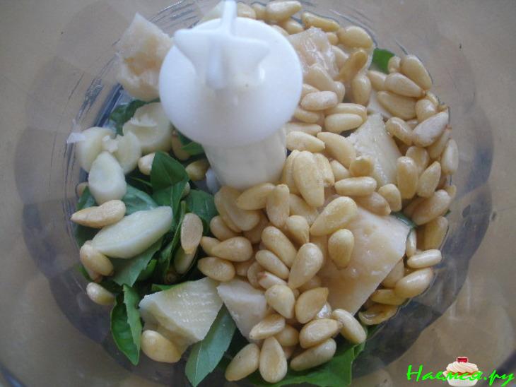 Шампиньоны с песто и халлуми