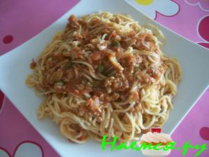 Спагетти с соусом из тунца