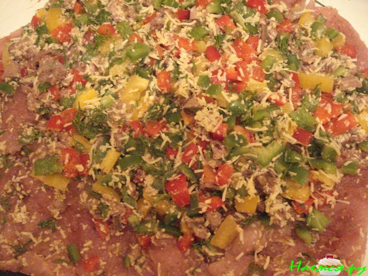 Рулет из филе индюшки с ароматной начинкой