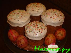 Кулич на свежих дрожжах с изюмом и ванилью