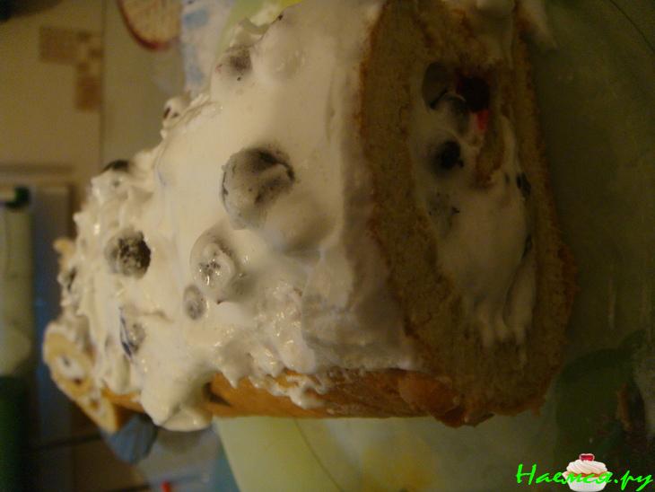 Рулет с черной смородиной