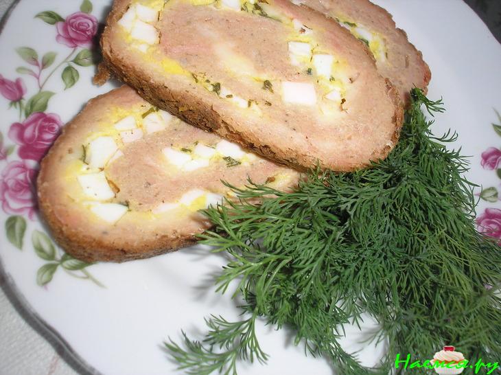 Рулет из форели с сыром, яйцом и зеленью