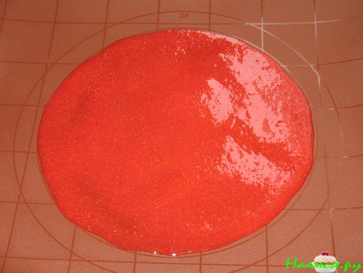 Безейный тортик с клубникой. Укутанный снегами и туманами