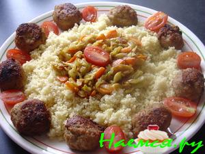 Кус-кус с тушёными овощами и мясными шариками (котлетками)