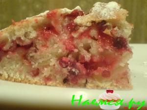 Бретонский пирог с клюквой и яблоками