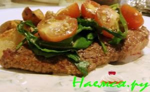 Говядина с горчичным соусом и салатом из рукколы