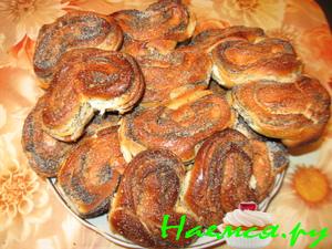 Плюшки из сдобного дрожжевого опарного теста