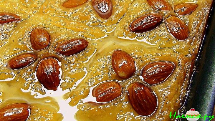 Десерт из манки с миндалём в сахарном сиропе