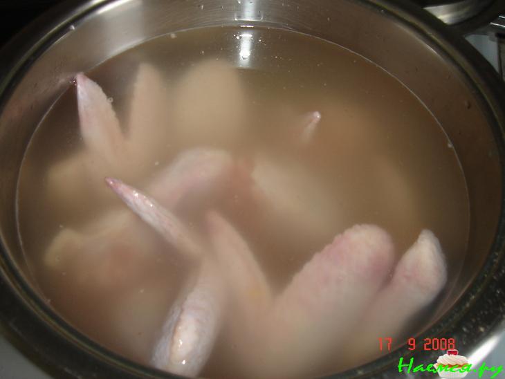 Гороховый суп с куриными крылышками Гороховый суп с куриными крылышками