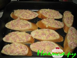 Горячие бутерброды с колбасой и сыром