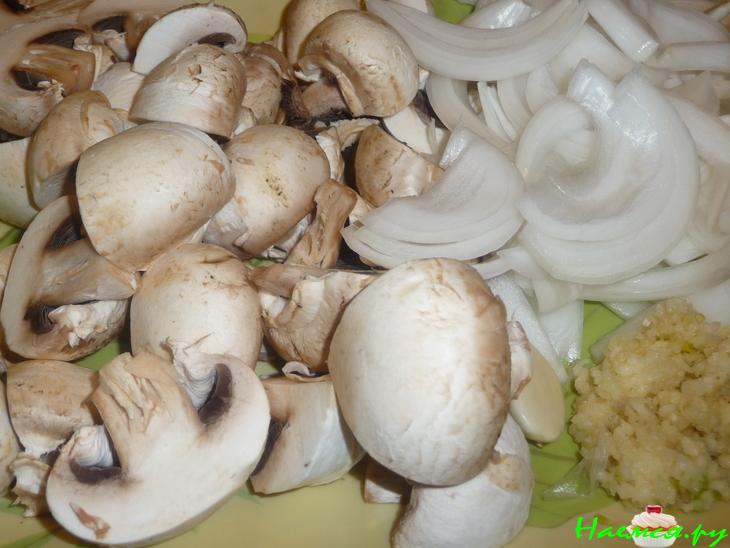 Грудинка с шампиньонами в соусе Грудинка с шампиньонами в соусе