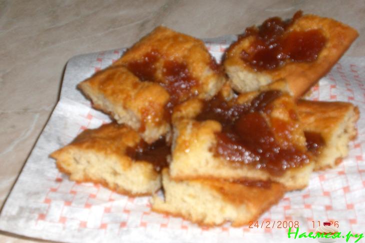 Дрожжевой пирог с вареньем