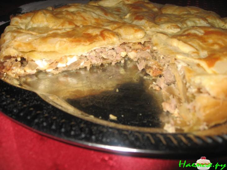 Пирог с капустой, фаршем и яйцом