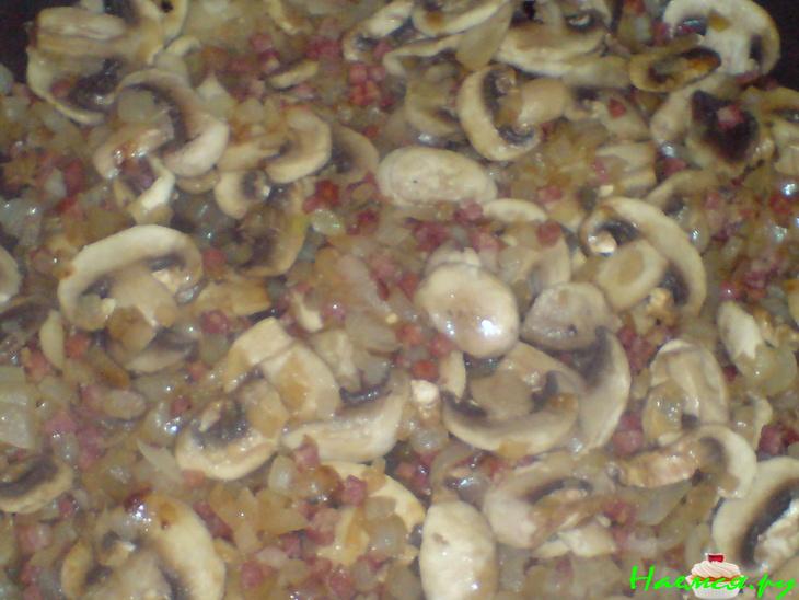 Пирог с грибами&nbsp; и беконом (вариант)
