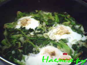 Шпинат с яйцами