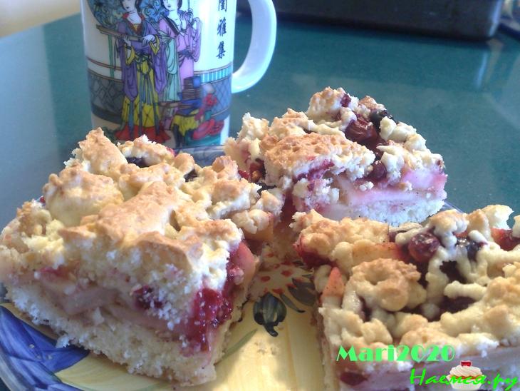 Яблочный пирог с лесными ягодами