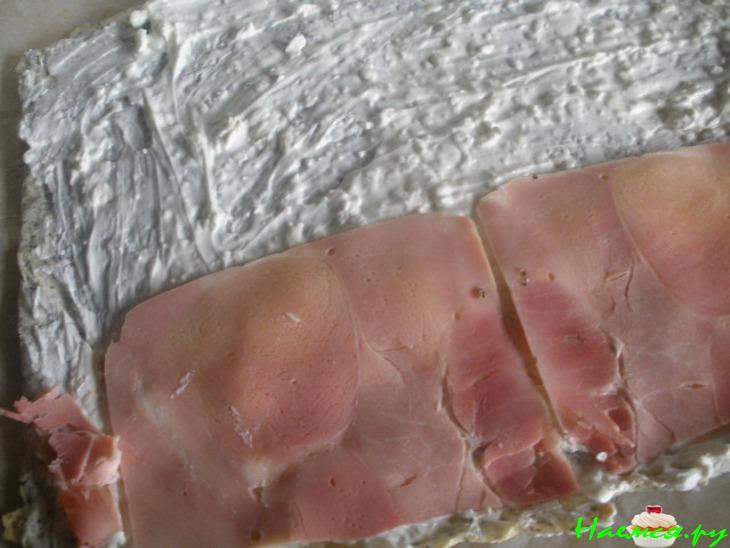 Закусочные рулетики с ветчиной, творогом и маком