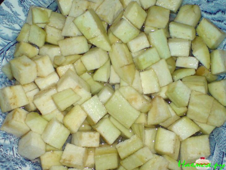 Салат из отварной рыбы и баклажанов