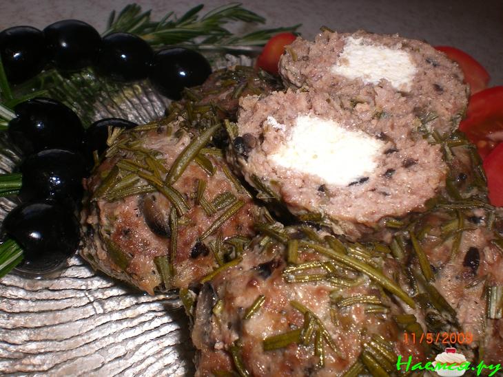 Мясные тефтели с маслинами, фетой и рoзмарином Мясные тефтели с маслинами, фетой и рoзмарином
