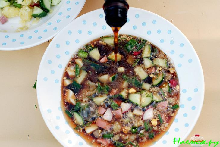 Окрошка с копчеными сосисками