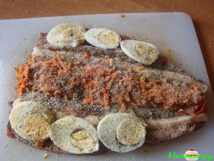 Рулет из скумбрии с салом